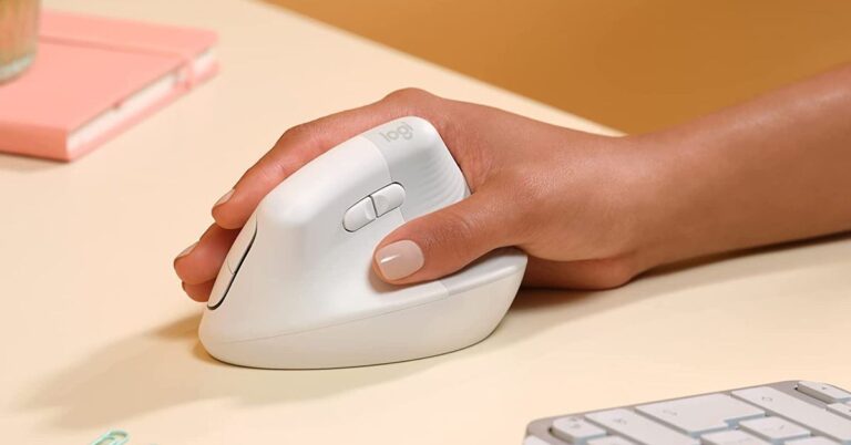 Logitech Lift Mouse for Mac Lifestyle Press Image