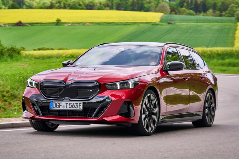 bmw i5 touring front quarter tracking